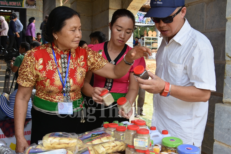 cho phien vung cao sac mau lai chau