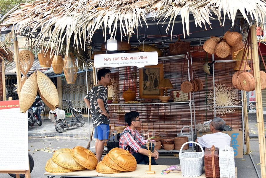 tinh hoa nghe viet tren pho bich hoa phung hung