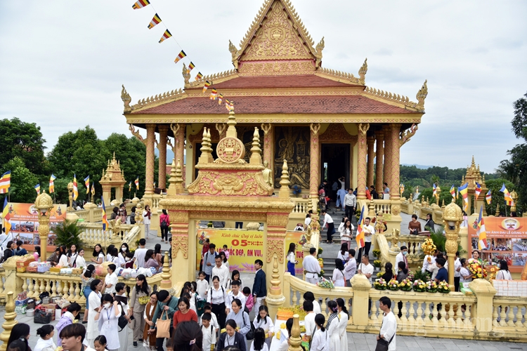 Đón Tết Chol Chnam Thmay của đồng bào Khmer tại Hà Nội