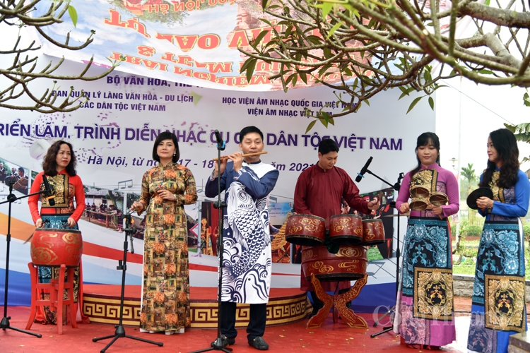 Triển lãm, trình diễn nhạc cụ các dân tộc Việt Nam Triển lãm, trình diễn nhạc cụ các dân tộc Việt Nam