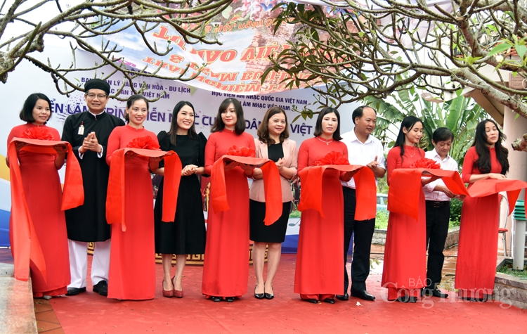 Triển lãm, trình diễn nhạc cụ các dân tộc Việt Nam Triển lãm, trình diễn nhạc cụ các dân tộc Việt Nam