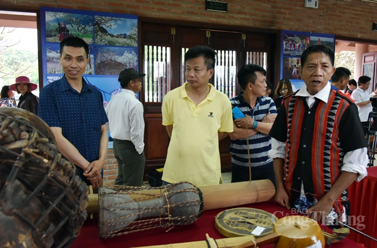 Triển lãm, trình diễn nhạc cụ các dân tộc Việt Nam Triển lãm, trình diễn nhạc cụ các dân tộc Việt Nam