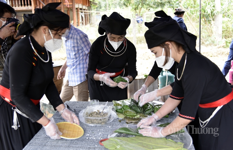 Đậm đà hương vị bánh trứng kiến người Tày ở Tuyên Quang