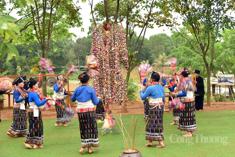 Kin Chiêng Boọc Mạy, nét sinh hoạt văn hóa nghệ thuật độc đáo