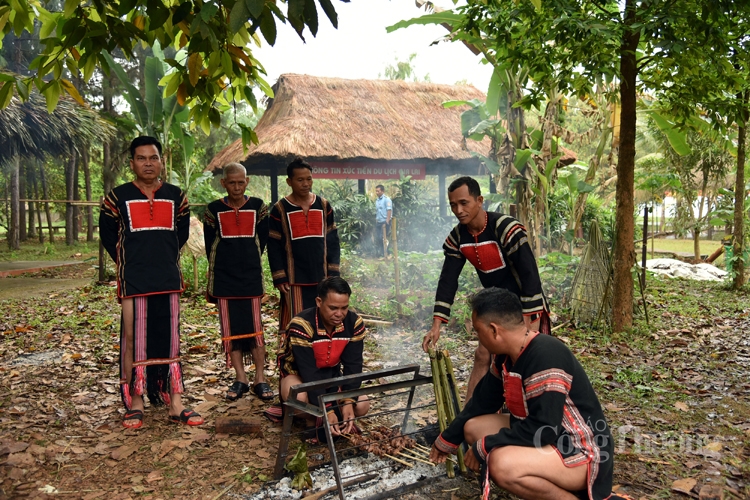 Lễ mừng lúa mới dân tộc Gia Rai Lễ mừng lúa mới dân tộc Gia Rai