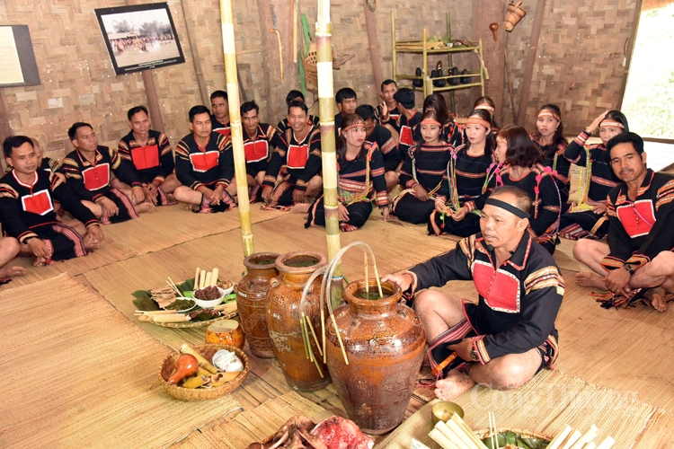 Lễ mừng lúa mới dân tộc Gia Rai Lễ mừng lúa mới dân tộc Gia Rai