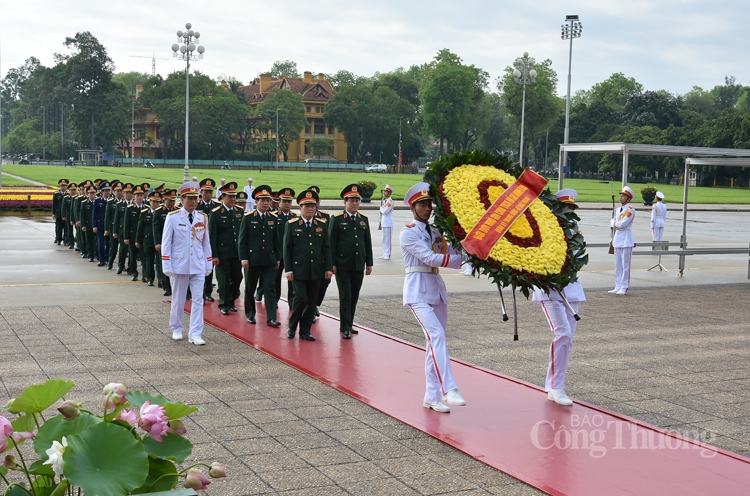 lanh dao dang nha nuoc vao lang vieng chu tich ho chi minh 137483