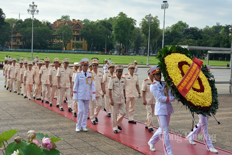 lanh dao dang nha nuoc vao lang vieng chu tich ho chi minh 137483