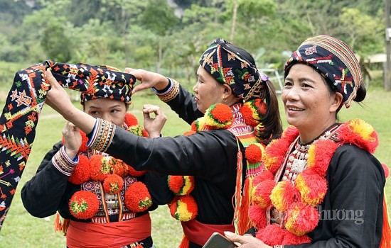 tuyen quang bao ton trang phuc truyen thong cua nguoi dao do