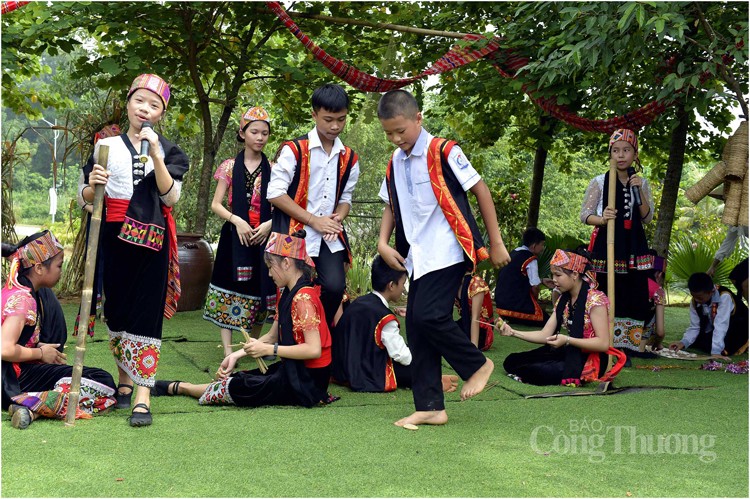Tuổi thơ với ngày hè tại Làng Văn hóa Tuổi thơ với ngày hè tại Làng Văn hóa