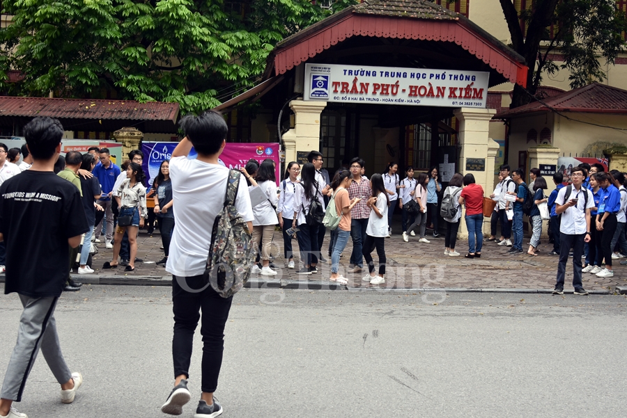 Gần 900.000 thí sinh bắt đầu kỳ thi THPT quốc gia gan 900000 thi sinh bat dau ky thi thpt quoc gia