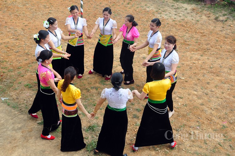 Vinh danh “Nghệ thuật Xòe Thái” Vinh danh “Nghệ thuật Xòe Thái”