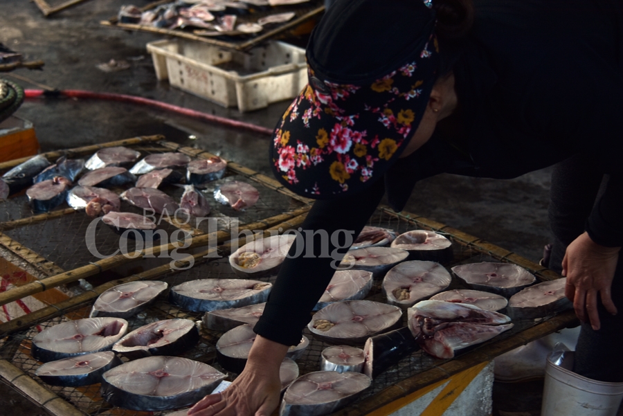 hap dan nghe nuong ca o bien cua lo