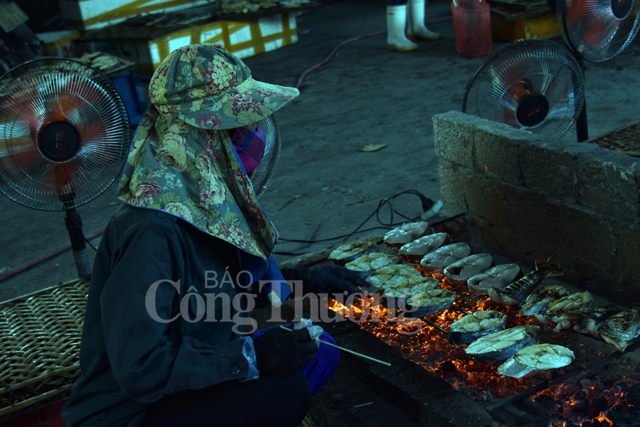 hap dan nghe nuong ca o bien cua lo