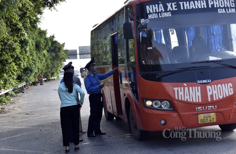 Ghi nhận tại các chốt kiểm soát dịch Covid-19 tại Hà Nội ngày đầu hoạt động