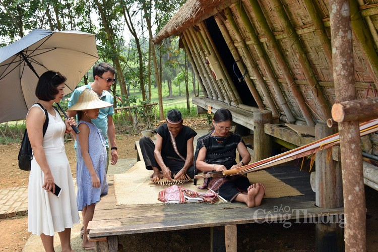 Làng Văn hóa: Nơi bảo tồn, gìn giữ giá trị văn hóa Làng Văn hóa: Nơi bảo tồn, gìn giữ giá trị văn hóa