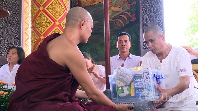 Lễ dâng y tắm mưa, cầu một mùa an cư bình an