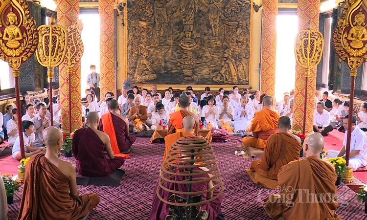 Lễ dâng y tắm mưa, cầu một mùa an cư bình an