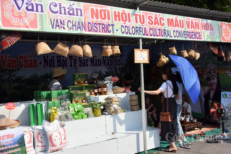 Huyện Văn Chấn: Nâng cao chất lượng đặc sản, nông sản