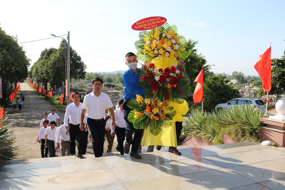 Người thợ điện hôm nay dâng hương tưởng nhớ các Anh hùng, liệt sĩ