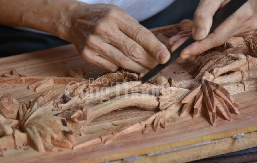 doc dao nghe thuat dieu khac tranh go la xuyen