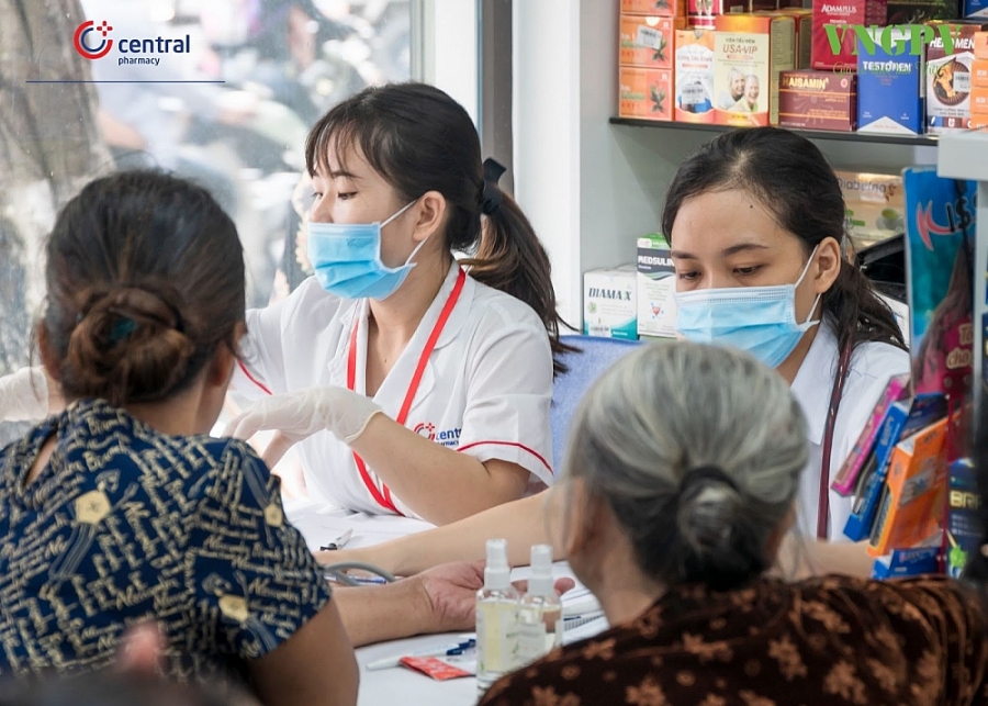 Trung Tâm Thuốc Central Pharmacy - một trong những nhà thuốc truyền thống kết hợp trực tuyến đầu tiên