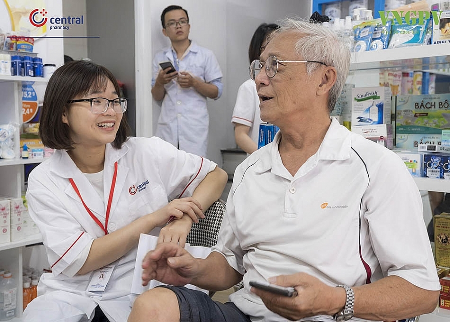 Dược sĩ tư vấn tại Trung Tâm Thuốc Central Pharmacy