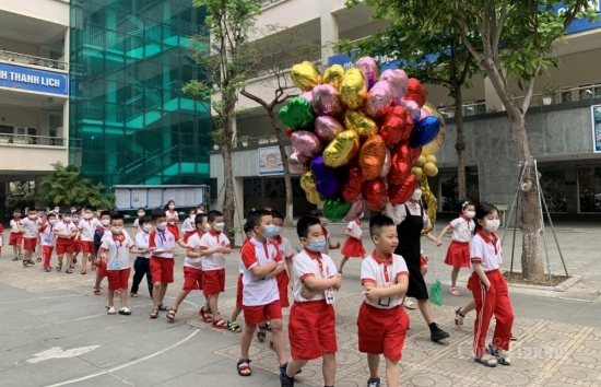 Hà Nội: Học sinh háo hức trở lại trường học