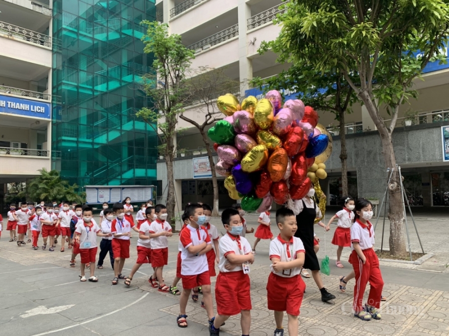 Hà Nội: Học sinh háo hức trở lại trường học