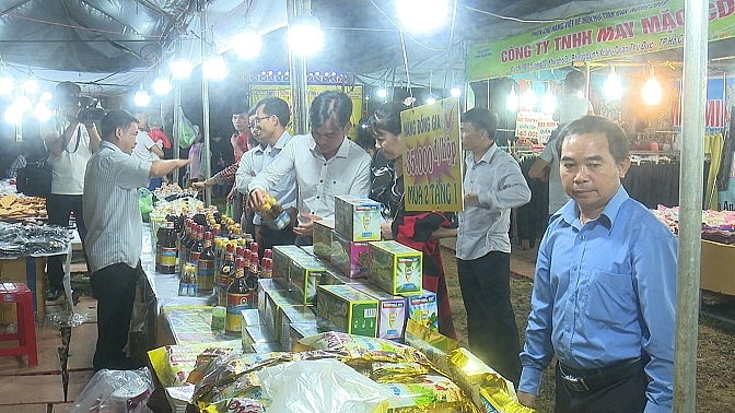 dak nong hang viet chinh phuc nguoi dan huyen mien nui dak mi