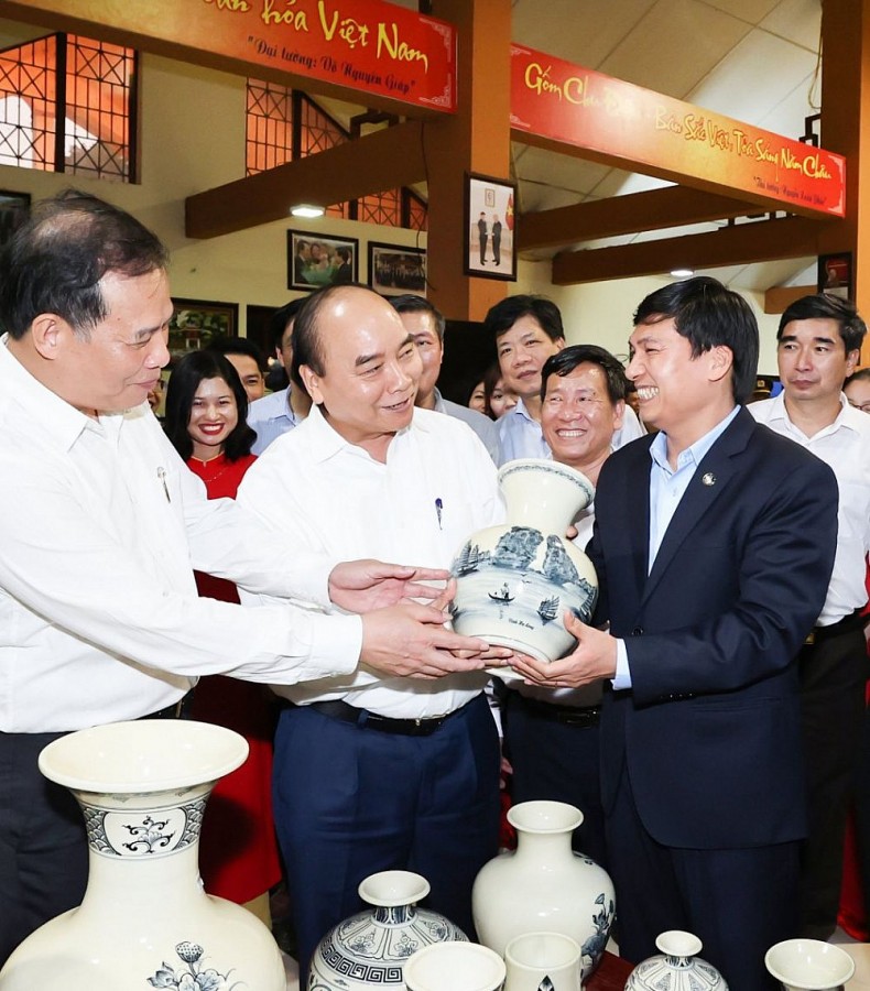 Bài 2: Phía sau thương hiệu – Máu và nước mắt