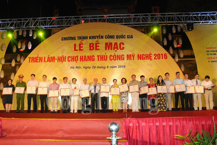 Bế mạc Triển lãm – Hội chợ hàng thủ công mỹ nghệ năm 2016