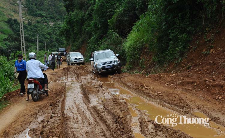 Chung tay giúp đỡ học sinh nghèo vùng biên