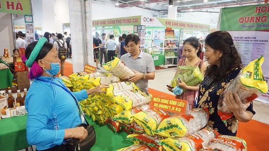 tich cuc ket noi tieu thu hang hoa trong giai doan binh thuong moi