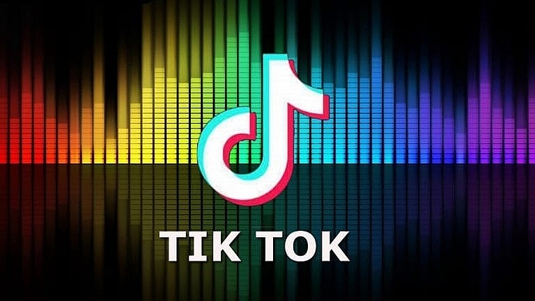 Sử dụng thiết bị di động download Tik Tok