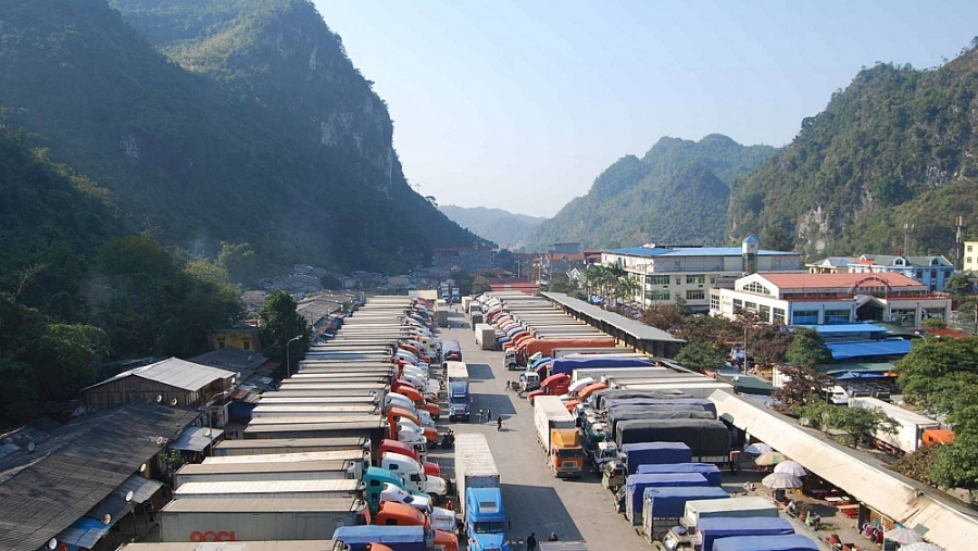 Mở các điểm trung chuyển để giải quyết tình trạng ùn tắc tại cửa khẩu