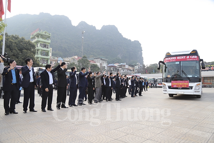 truong ban to chuc trung uong tien cong nhan tho mo ve que an tet