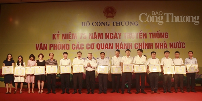 van phong bo cong thuong tang cuong cong tac tham muu ve moi mat cho lanh dao bo