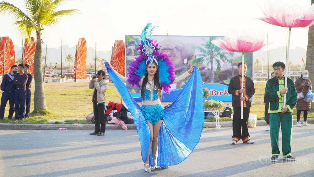 Quảng Ninh: Hàng vạn du khách tham gia Carnaval mùa Đông trong ngày đầu năm