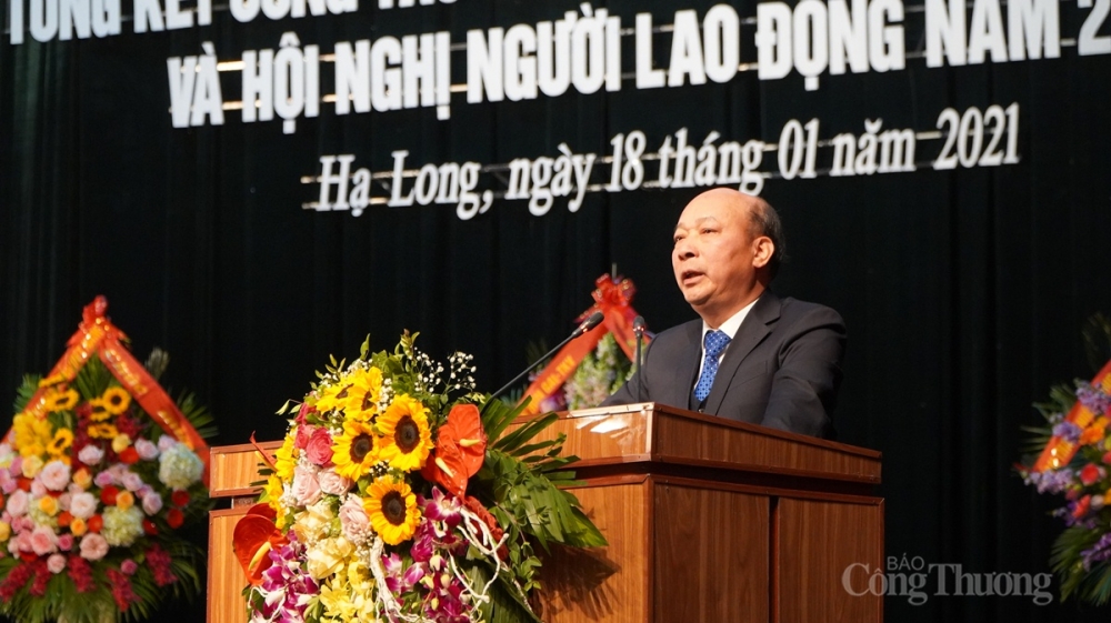 Chủ tịch HĐTV Tập đoàn Lê Minh Chuẩn ghi nhận, biểu dương và chúc mừng kết quả, thành tích trong năm 2020 của Than Hòn Gai