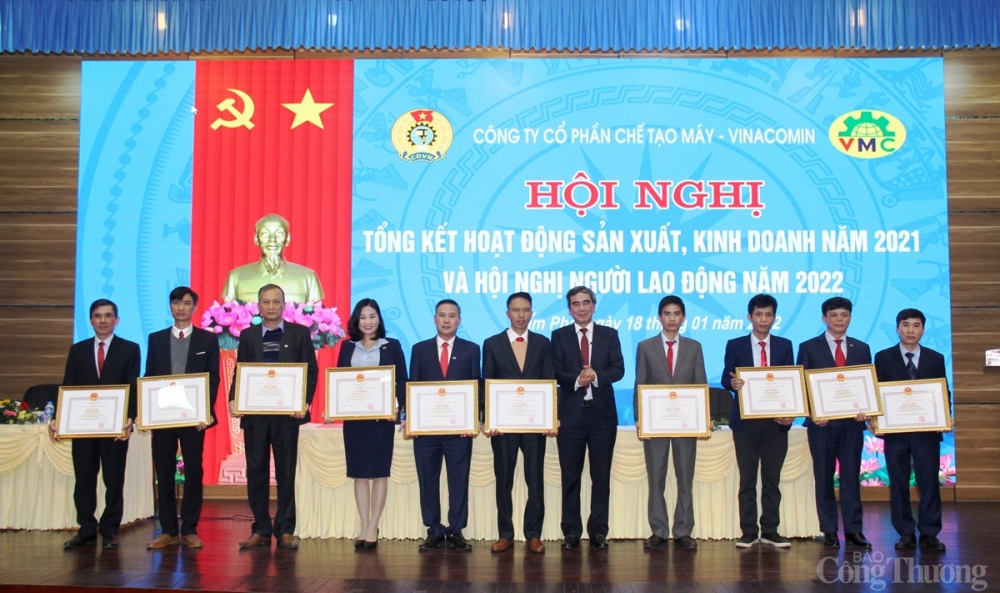 Nhiều tập thể, cá nhân có thành tích xuất sắc trong công tác và sản xuất năm 2021