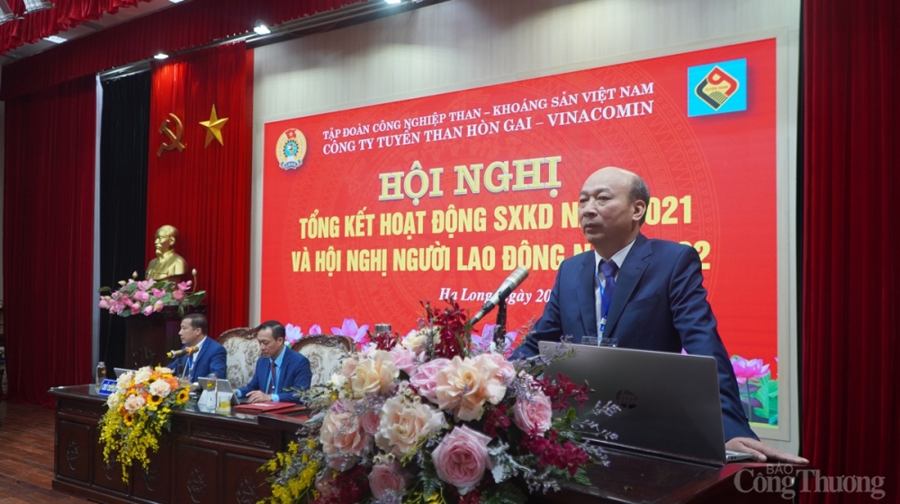 Ông Lê Minh Chuẩn - Chủ tịch Hội đồng thành viên Tập đoàn TKV đánh giá cao kết quả đã đạt được của Công ty Tuyển than Hòn Gai - Vinacomin trong năm 2021