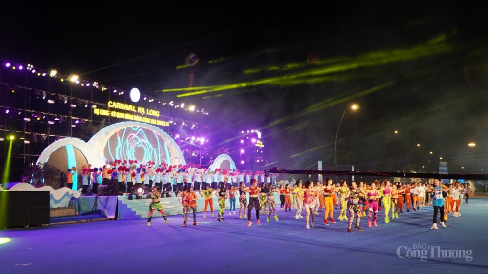 Ấn tượng đêm Carnaval Hạ Long 2022 rực rỡ sắc màu