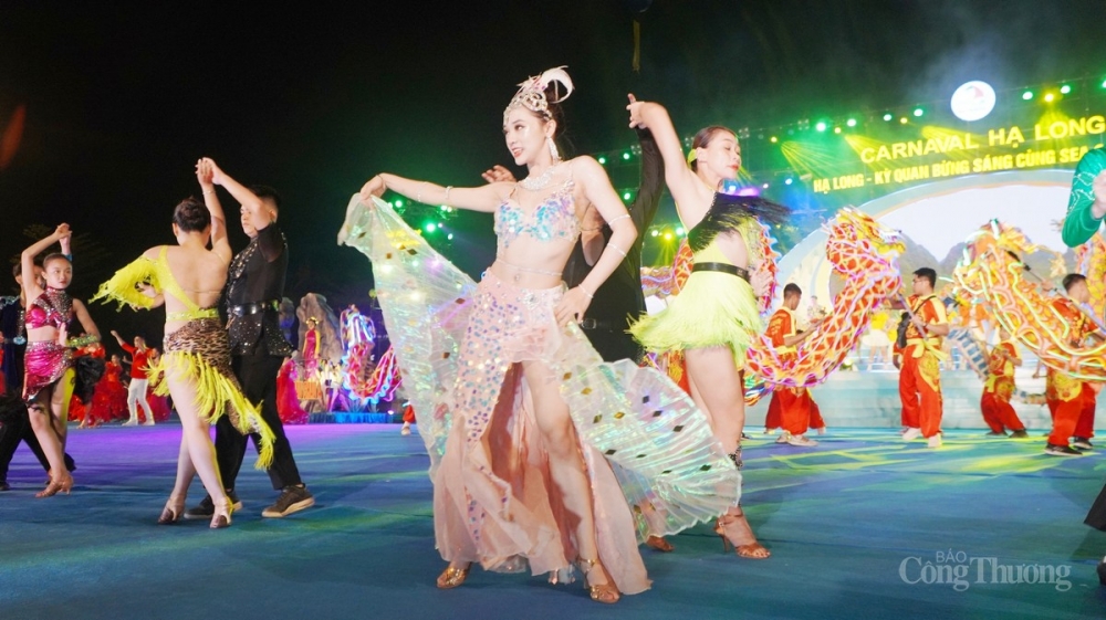 Ấn tượng đêm Carnaval Hạ Long 2022 rực rỡ sắc màu