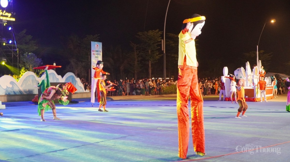 Ấn tượng đêm Carnaval Hạ Long 2022 rực rỡ sắc màu