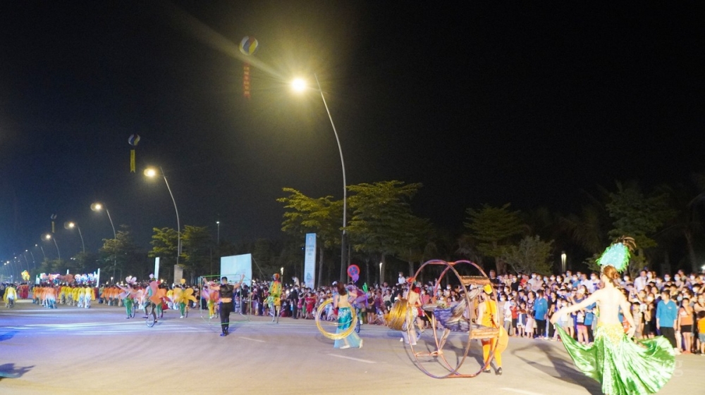 Ấn tượng đêm Carnaval Hạ Long 2022 rực rỡ sắc màu