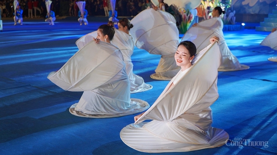 Ấn tượng đêm Carnaval Hạ Long 2022 rực rỡ sắc màu