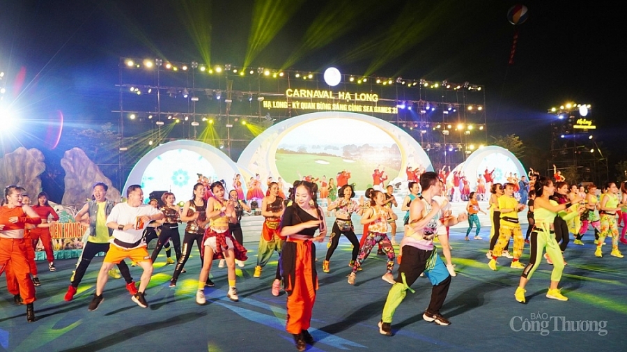 Ấn tượng đêm Carnaval Hạ Long 2022 rực rỡ sắc màu