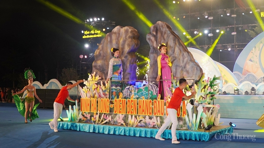 Ấn tượng đêm Carnaval Hạ Long 2022 rực rỡ sắc màu