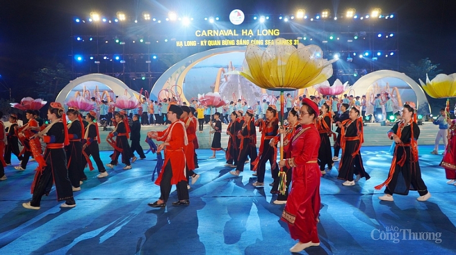 Ấn tượng đêm Carnaval Hạ Long 2022 rực rỡ sắc màu